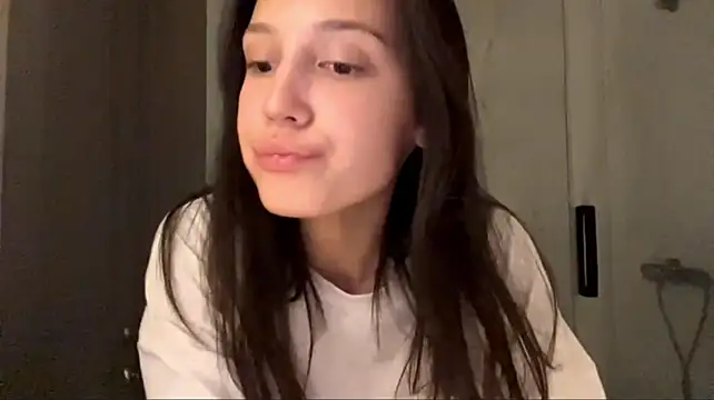 MarinaTuray live cam on StripChat