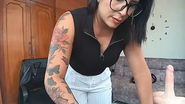 Majo_Soussa live cam on StripChat