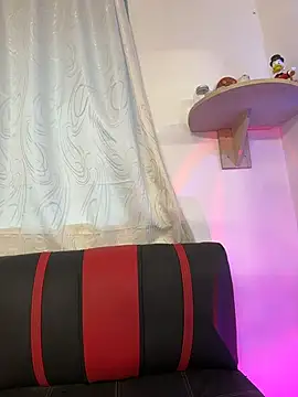 Leyladickens2 live cam on StripChat