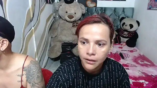 manzanahot9 live cam on StripChat