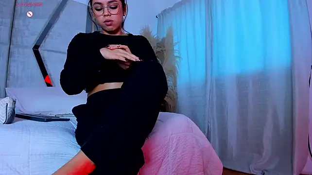 CarolineFyre live cam preview