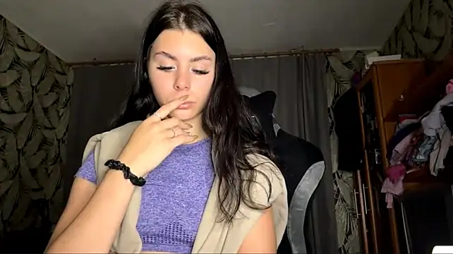 LilyMinimum live cam preview