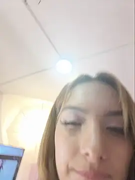 KikiiLove live cam on StripChat