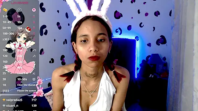 ivory_aiko live cam on StripChat