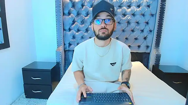MATHY_ROBERT2 live cam preview