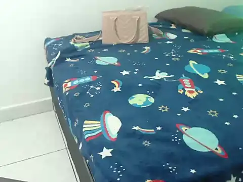 zulyythh live cam on StripChat