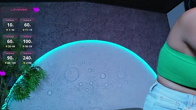 ReinaChloe live cam preview
