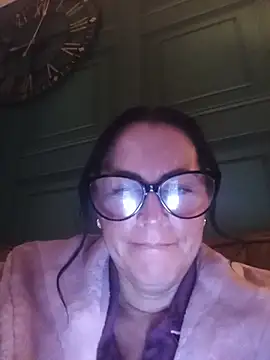 VelvetNaughty-Shem live cam preview