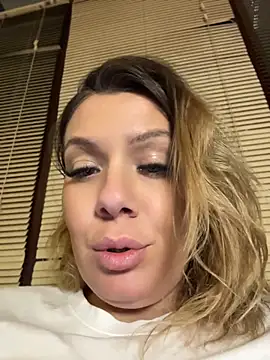 KrisKkiki live cam on StripChat