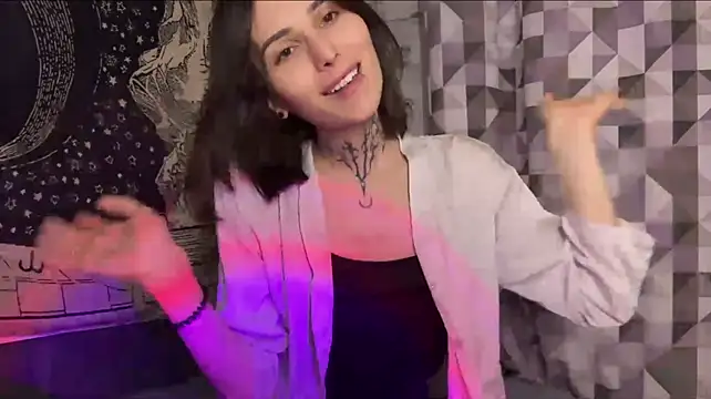sweetfemboyy (M twink) - Show my shorts + ass