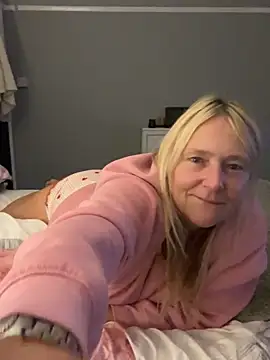 Blondnboujee53