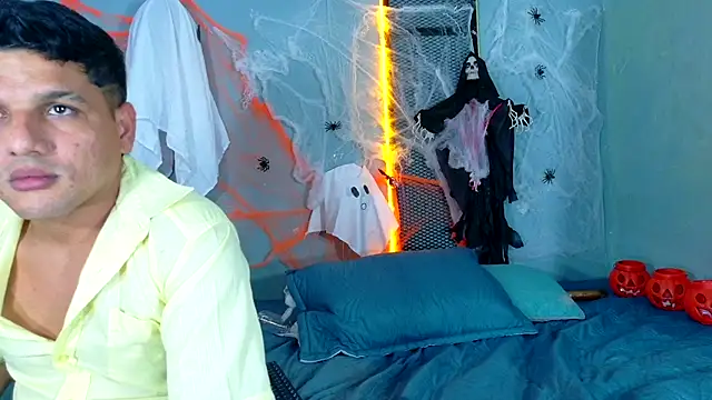 Hornyshow11 live sex cam