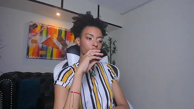 Kiara_Kamau_XXX webcam