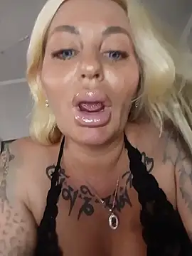 MiaMooly Live Webcam on Stripchat