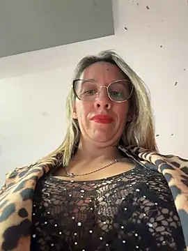 gatitacarlita (F milf) - Show ass