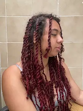 Emilia_Pink webcam