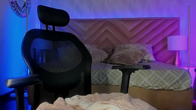 naomi_lux_