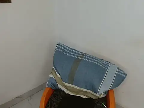 Slim_wetpussy live cam on StripChat