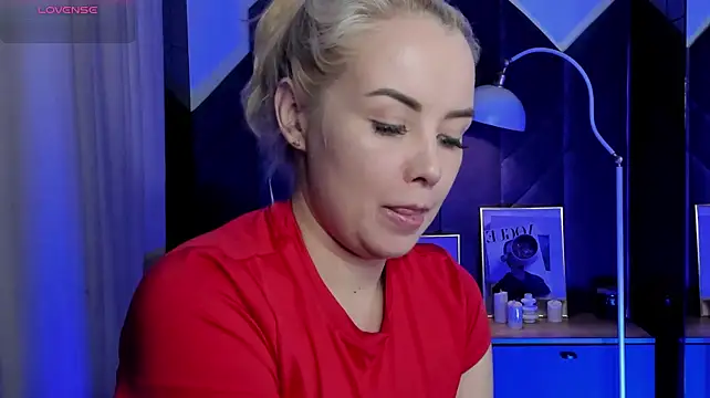 StephanieSweety live cam on StripChat