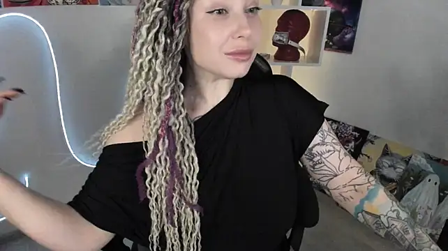 HoneySallyMoore live cam on StripChat