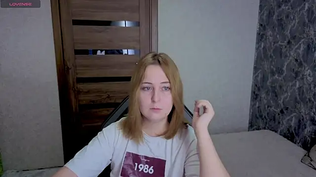 Kristy-Max live cam preview
