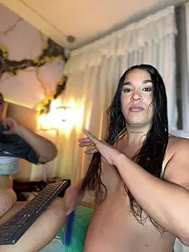 Chicerist - Couple webcam sex chat