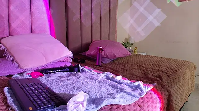 eva-slim- live cam preview