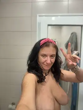 kotkite (G milf) - tits play