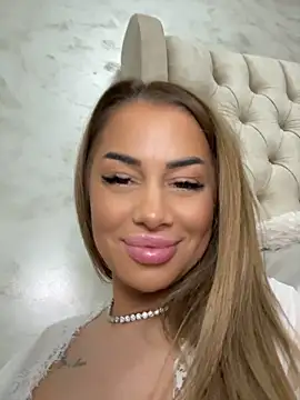 KirstieVegas live cam preview