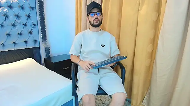 MATHY_ROBERT2 live cam on StripChat