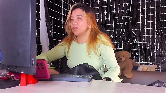 MissAlmaFenix live cam on StripChat