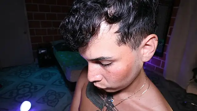 Ryan_picato live cam on StripChat