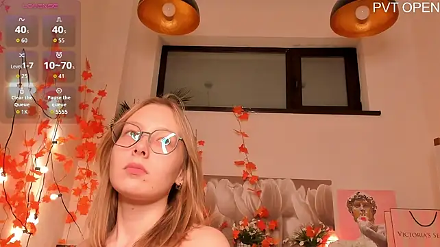 Sweety_Love4u live cam on StripChat