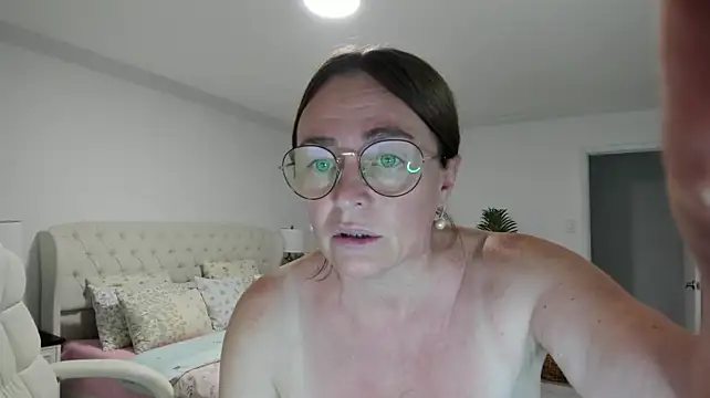 Vika73 live sex cam