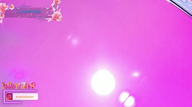 Elise-Leyton live cam preview