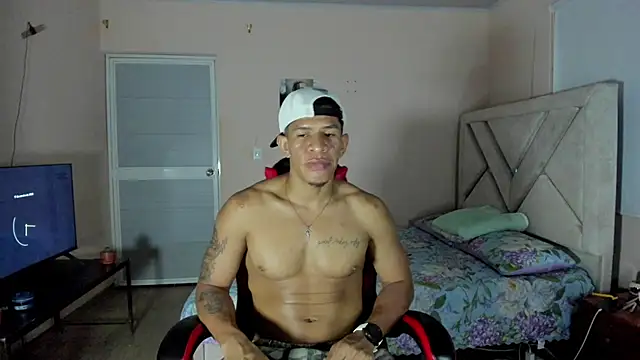 Felipe-ReyesF4 live cam on StripChat