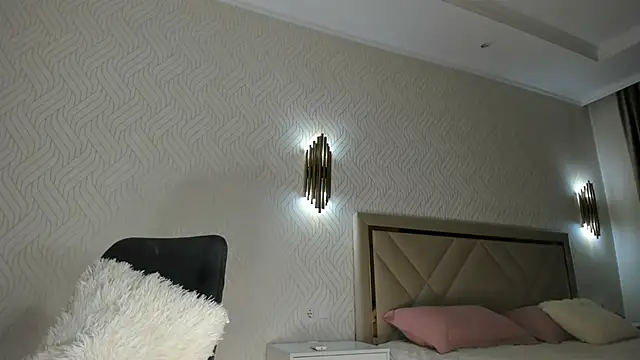 Neyanyam live cam on StripChat