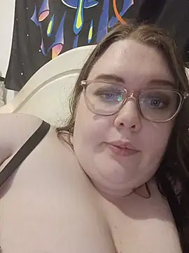 Sexycurvyemilyy