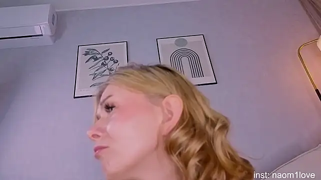 Naomi_Girly