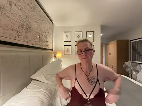 Curvy-Jinx live cam preview