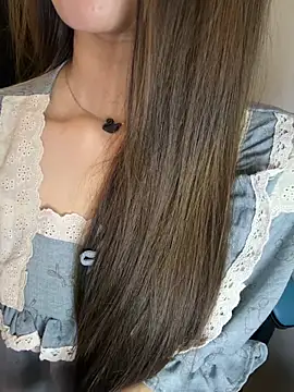 Yiyina_17 live cam preview