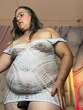 Lucy_Milf_474 live cam preview