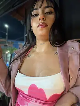 LilacNoir live cam preview