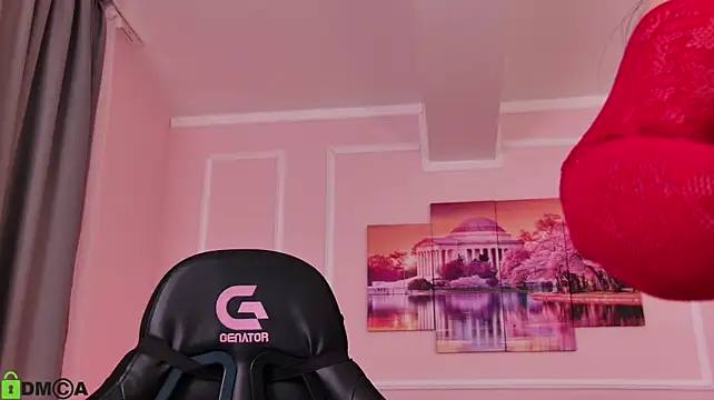 NicollePink