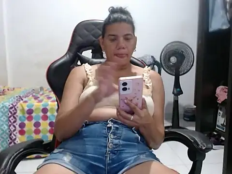 Adriana_0312 live cam preview