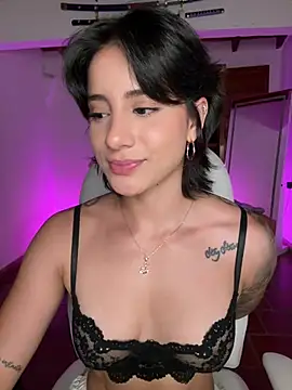Alejandra（Ale_Lewis）