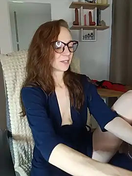 Eileen_Hart live room snapshot on Stripchat