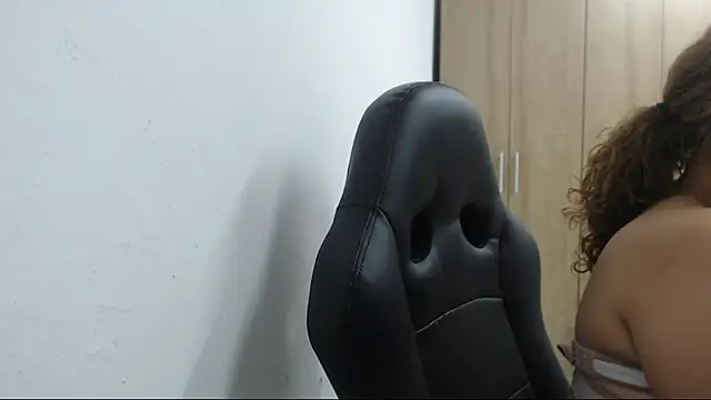 RoxanaLove9 live cam preview