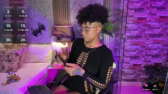 LuciaWallace live cam preview