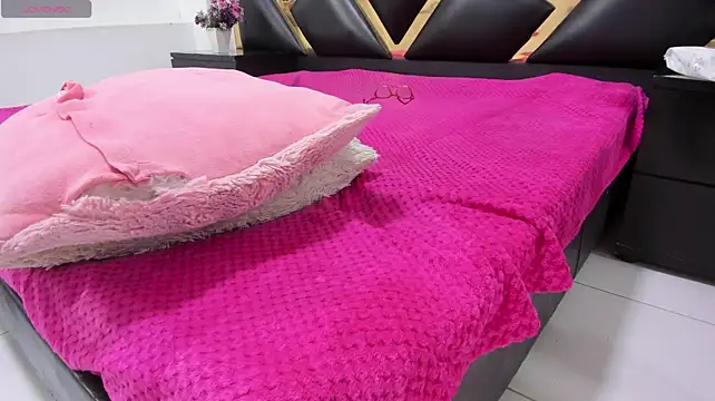 AprilyCrystal2 live cam preview